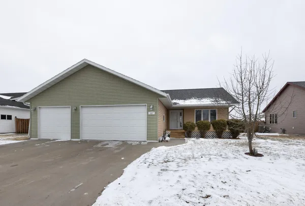 $365,000 | 1527 41st Avenue South, Moorhead, MN 56560