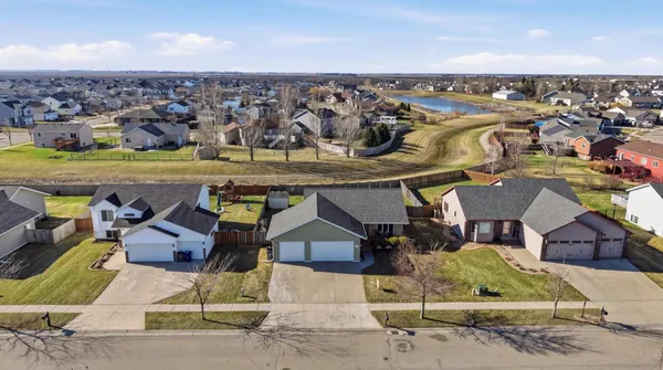 $360,000 | 1527 41st Avenue South, Moorhead, MN 56560