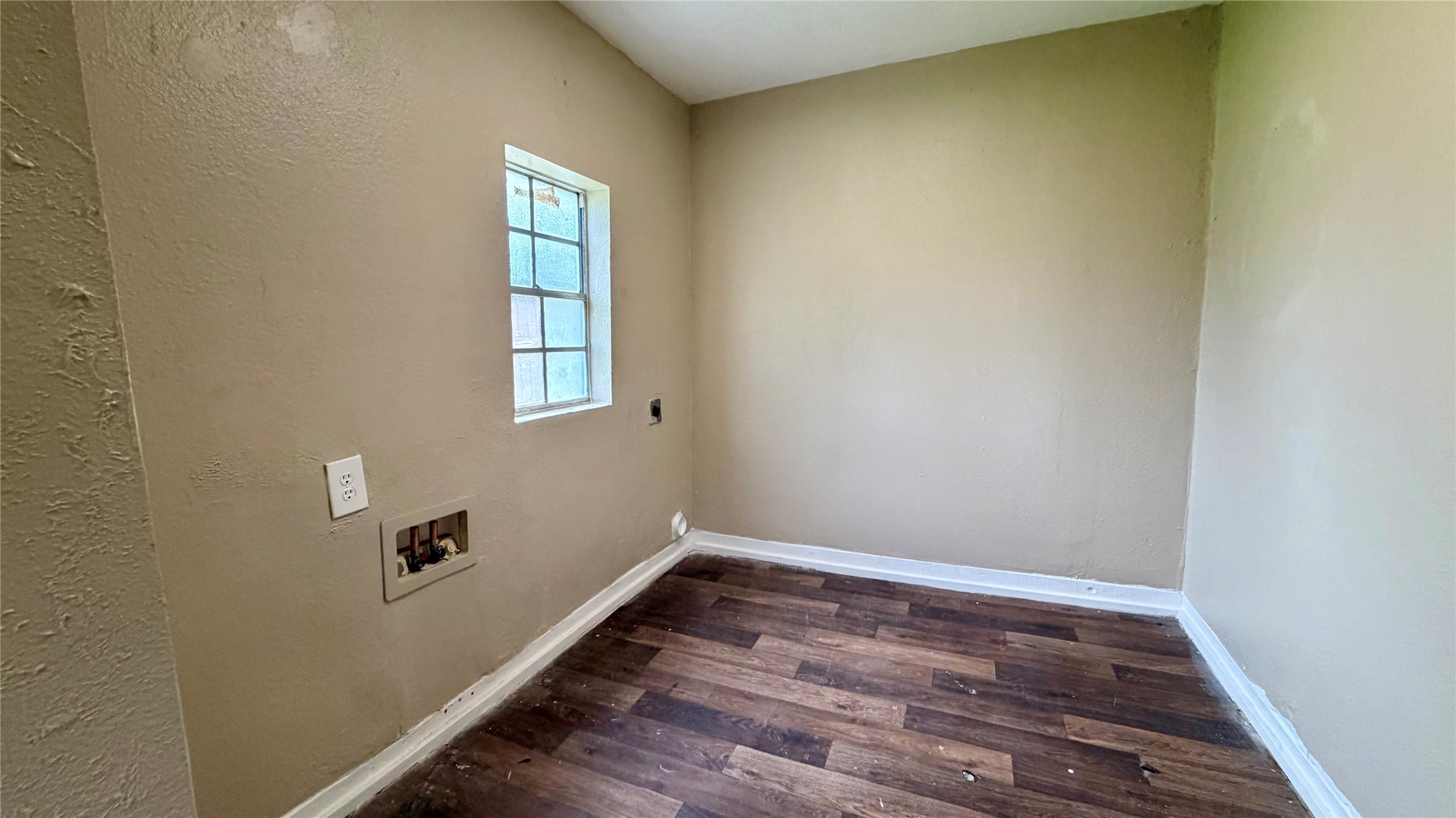 8116 Sandra Street Houston, TX 77016 - Photo 12 of 16 Utility Room could be used for an extra bed