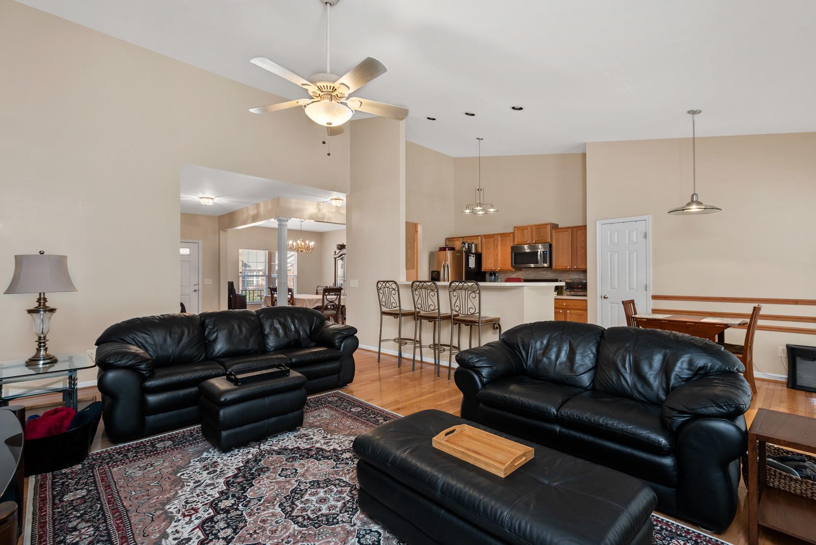 1453 Timber Ridge Circle Nashville, TN 37211 - Photo 10 of 30 Designer paint colors and upgraded lighting fixtures enhance the space