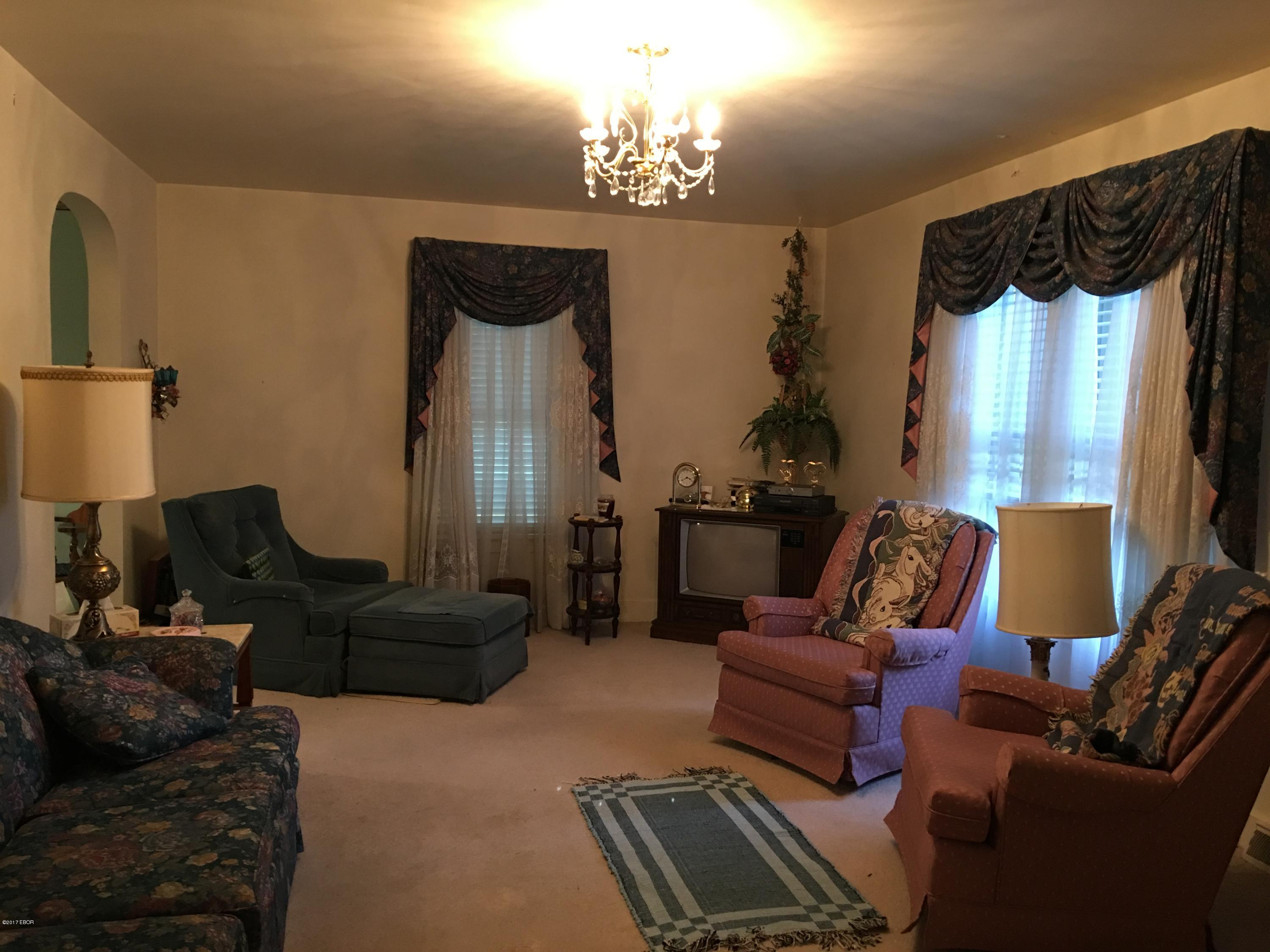 327 Dallas Road Murphysboro, IL 62966 - Photo 3 of 24