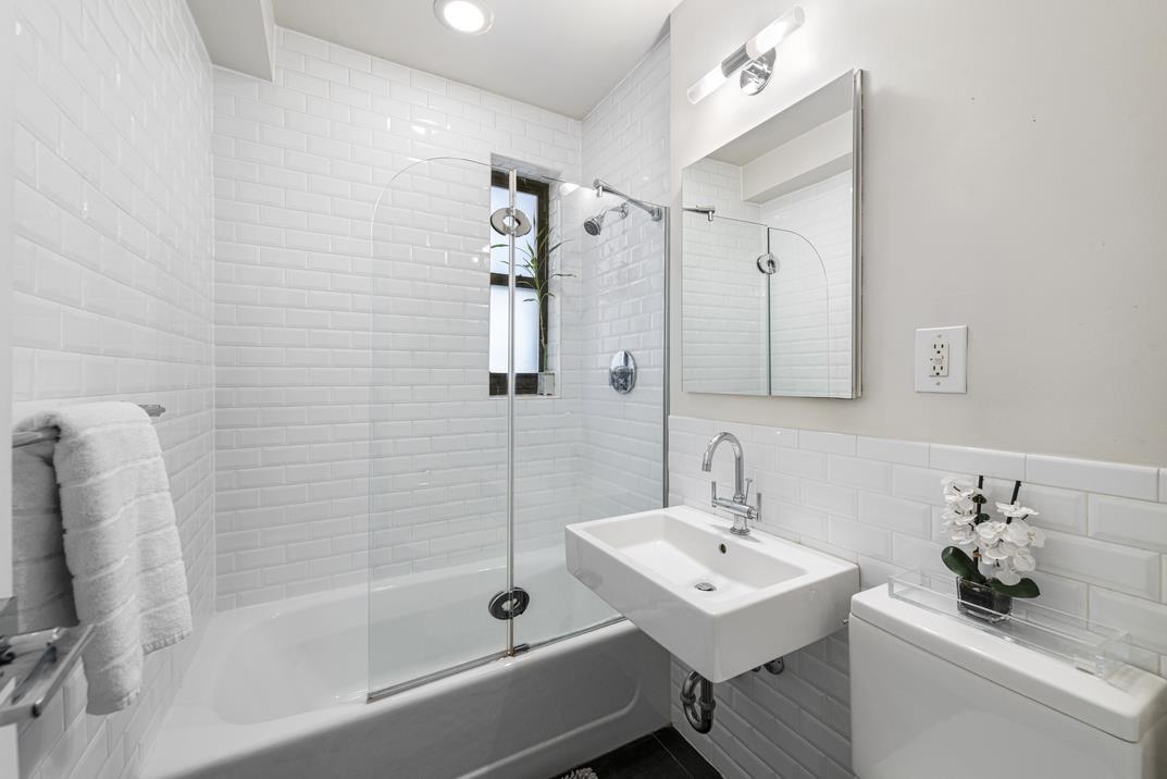 330 East 70th Street, Unit 2H Manhattan, NY 10021 - Photo 8 of 9