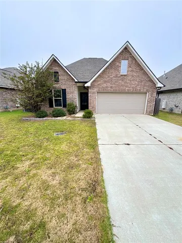 $2,400 | 402 Coppice Place, Bossier City, LA 71111