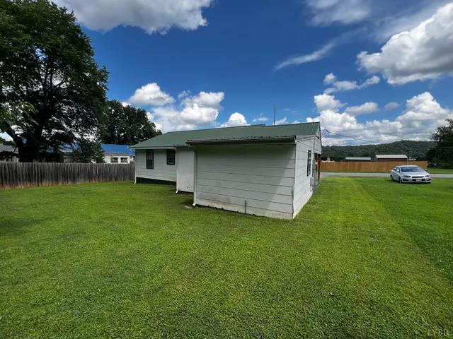 $142,000 | 156 Doss Street, Altavista, VA 24517