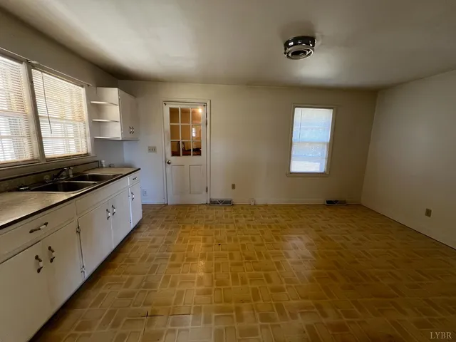 $142,000 | 156 Doss Street, Altavista, VA 24517