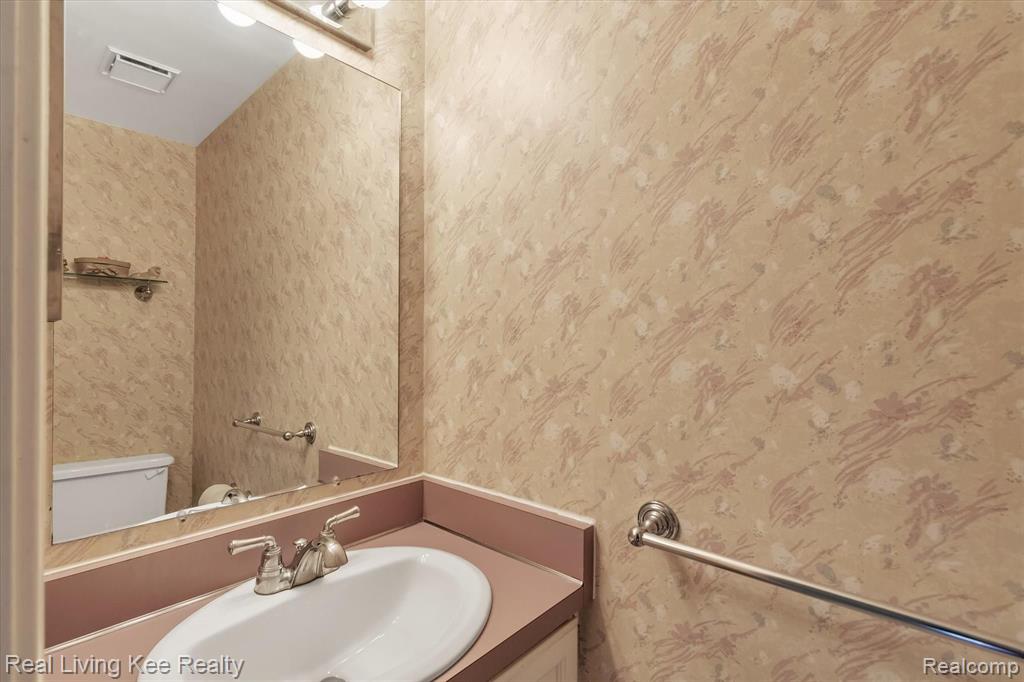 1609 Stonecrest Drive Rochester Hills, MI 48307 - Photo 29 of 39