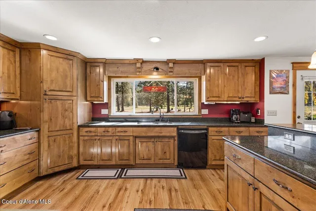 $430,000 | 202 Country Club Lane, Pinehurst, ID 83850