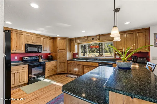 $430,000 | 202 Country Club Lane, Pinehurst, ID 83850