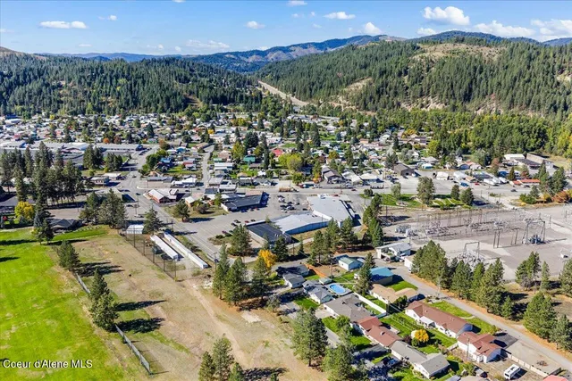 $430,000 | 202 Country Club Lane, Pinehurst, ID 83850