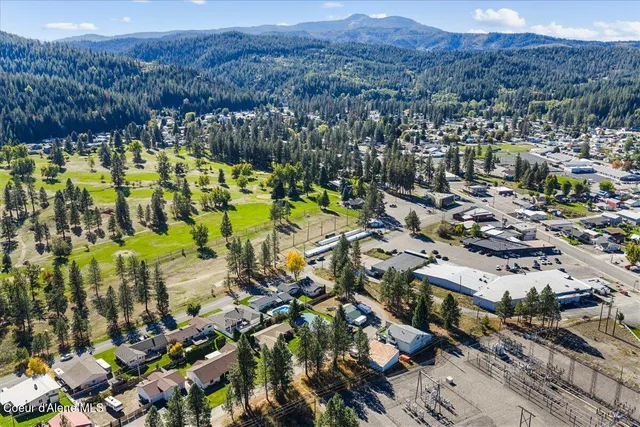 $430,000 | 202 Country Club Lane, Pinehurst, ID 83850