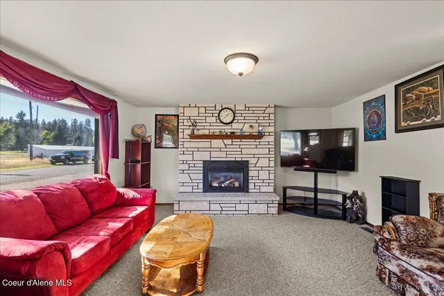 $430,000 | 202 Country Club Lane, Pinehurst, ID 83850