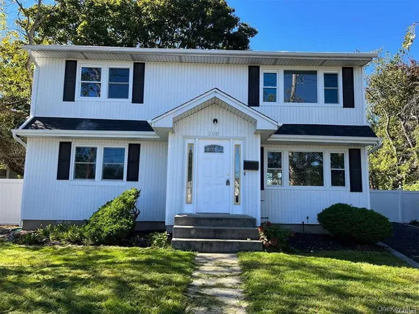$3,400 | 200 Hicksville Road, Seaford, NY 11783