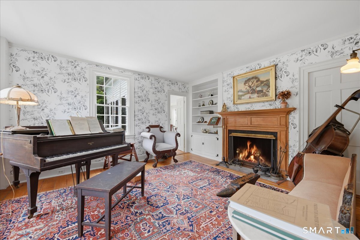 8 Meeting House Road Haddam, CT 06438 - Photo 10 of 40 Living room
