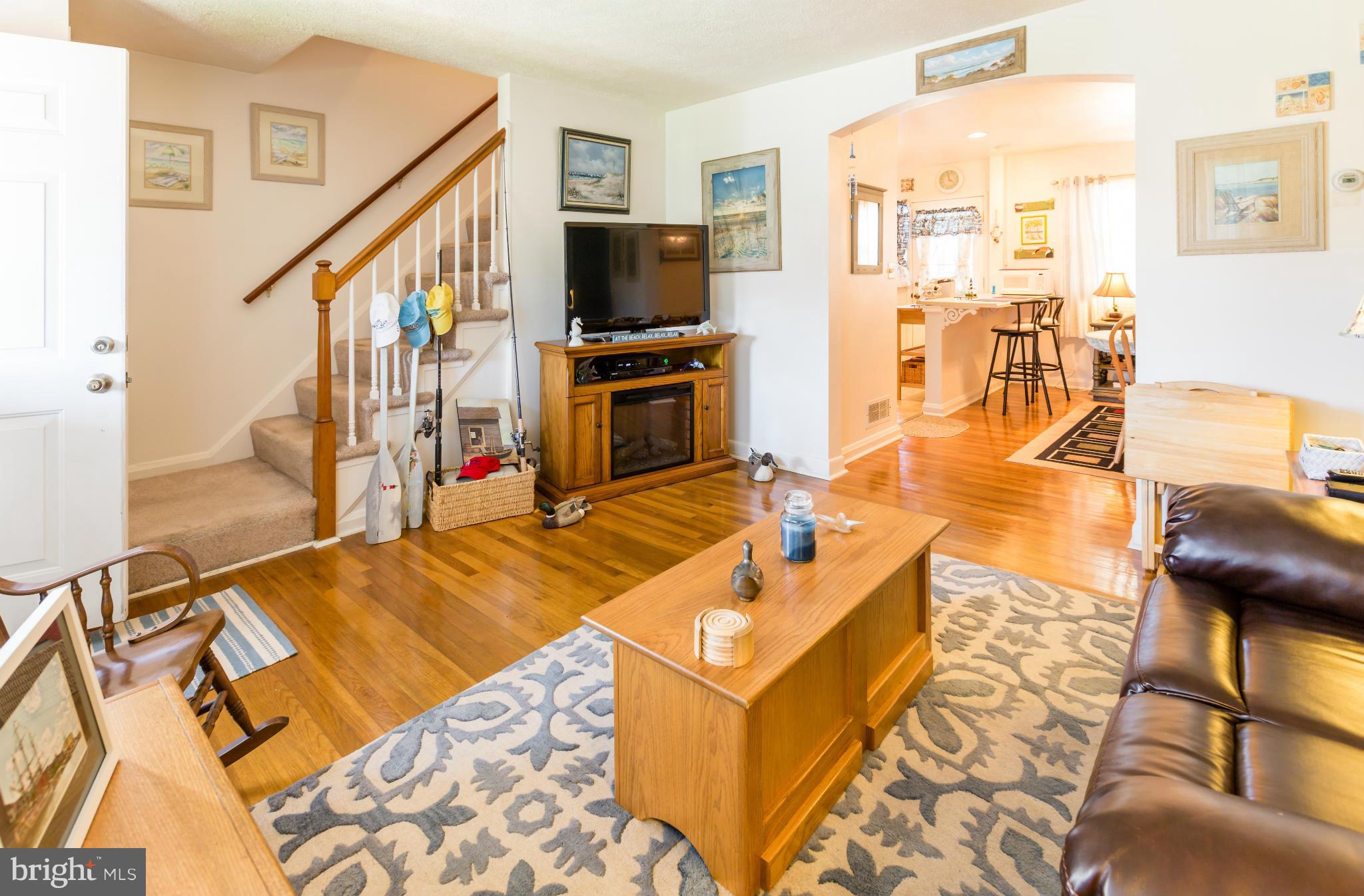 7843 Charlesmont Road Baltimore, MD 21222 - Photo 5 of 29 Living Room