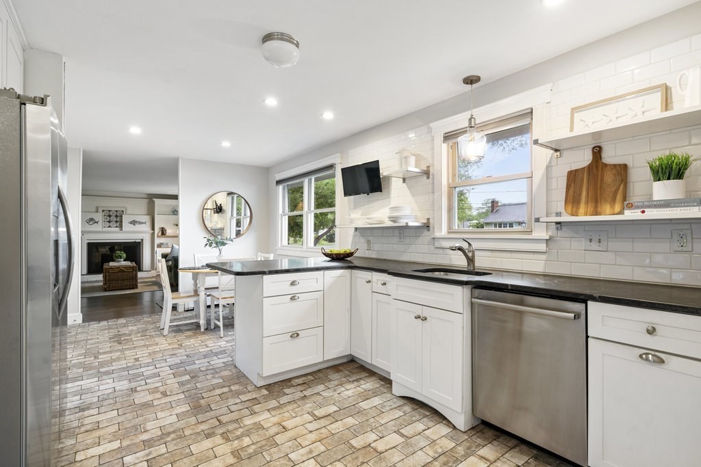 12 Old Farm Road Scituate, MA 02066 - Photo 7 of 35 Gallery Image 7