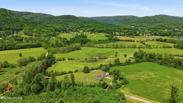 $450,000 | 439 Brahma Lane, Pioneer, TN 37847