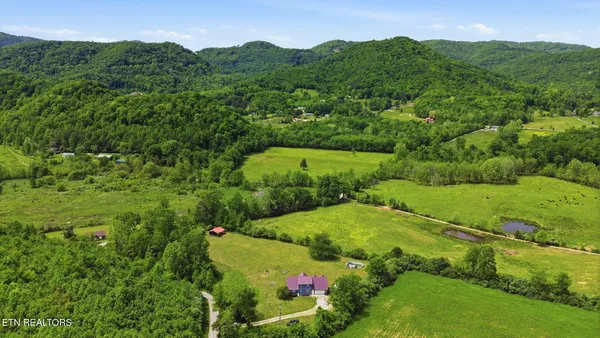 $450,000 | 439 Brahma Lane, Pioneer, TN 37847