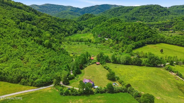 $450,000 | 439 Brahma Lane, Pioneer, TN 37847