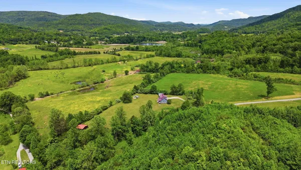 $450,000 | 439 Brahma Lane, Pioneer, TN 37847