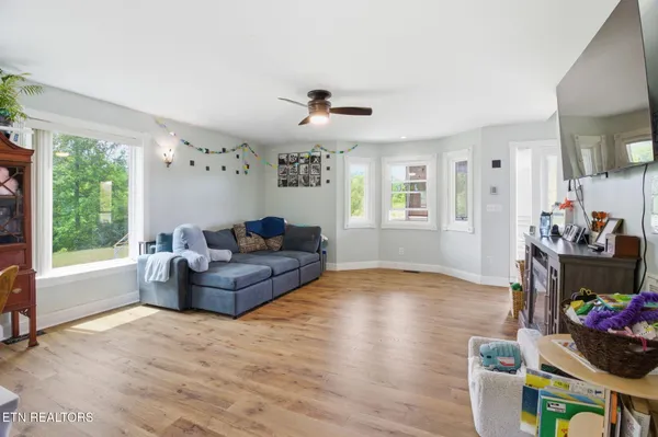$450,000 | 439 Brahma Lane, Pioneer, TN 37847