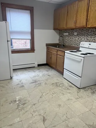 $1,600 | 13 West Quincy Street, Unit 2R, Westmont, IL 60559