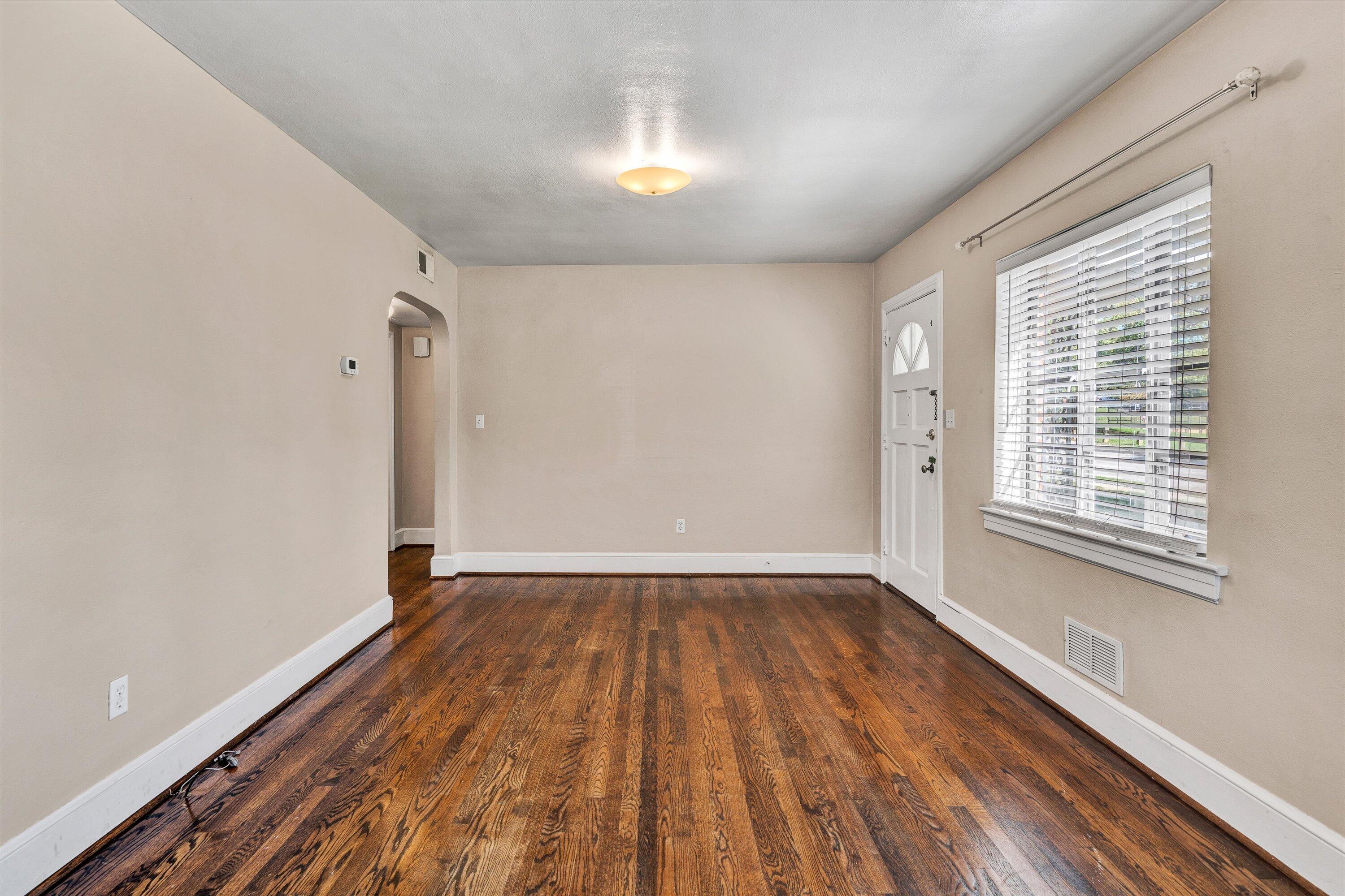 1735 Devon Road Southwest Roanoke, VA 24015 - Photo 3 of 26 03-DSC07403