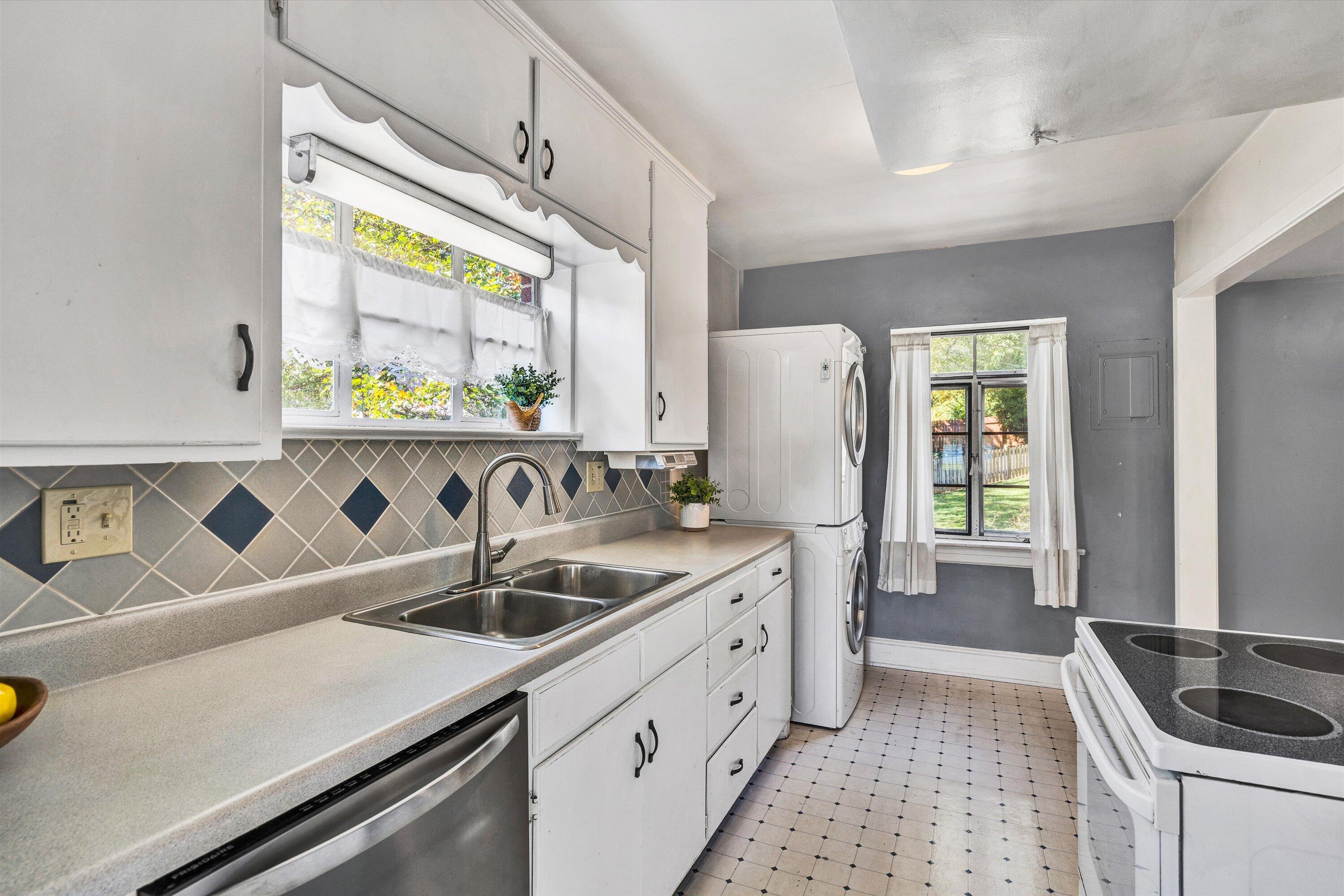1735 Devon Road Southwest Roanoke, VA 24015 - Photo 5 of 26 05-DSC07409