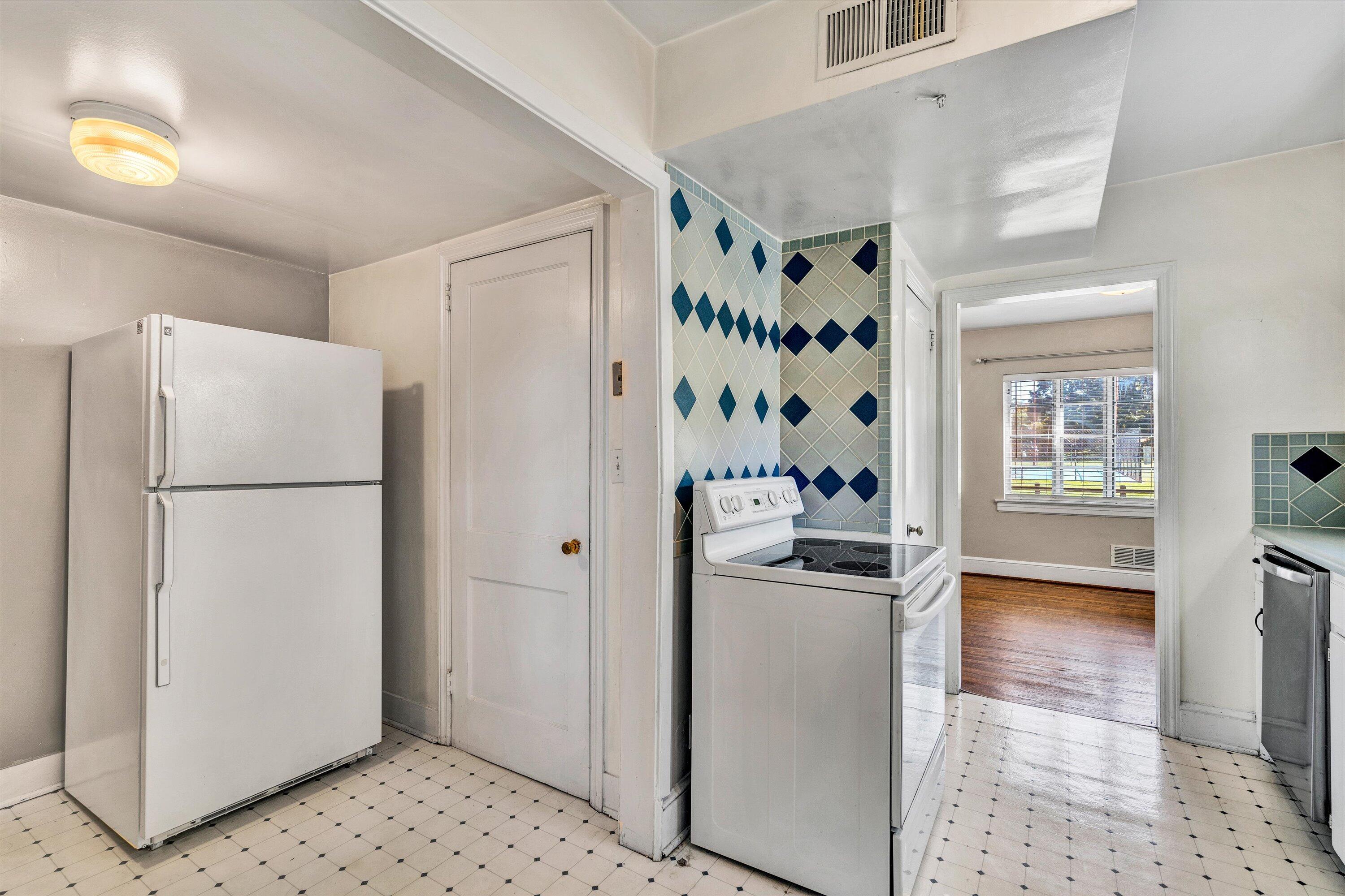1735 Devon Road Southwest Roanoke, VA 24015 - Photo 8 of 26 08-DSC07418