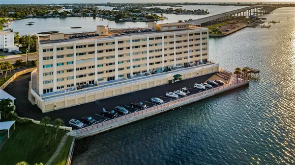 $450,000 | 100 Bluff View Drive, Unit 514C, Belleair Bluffs, FL 33770