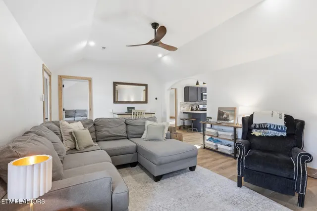 $574,900 | 8523 Heiskell Road, Powell, TN 37849