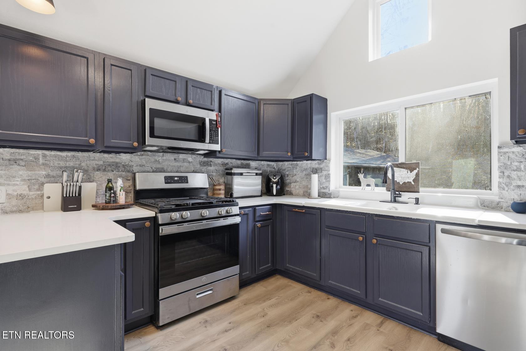 8523 Heiskell Road Powell, TN 37849 - Photo 6 of 28 006