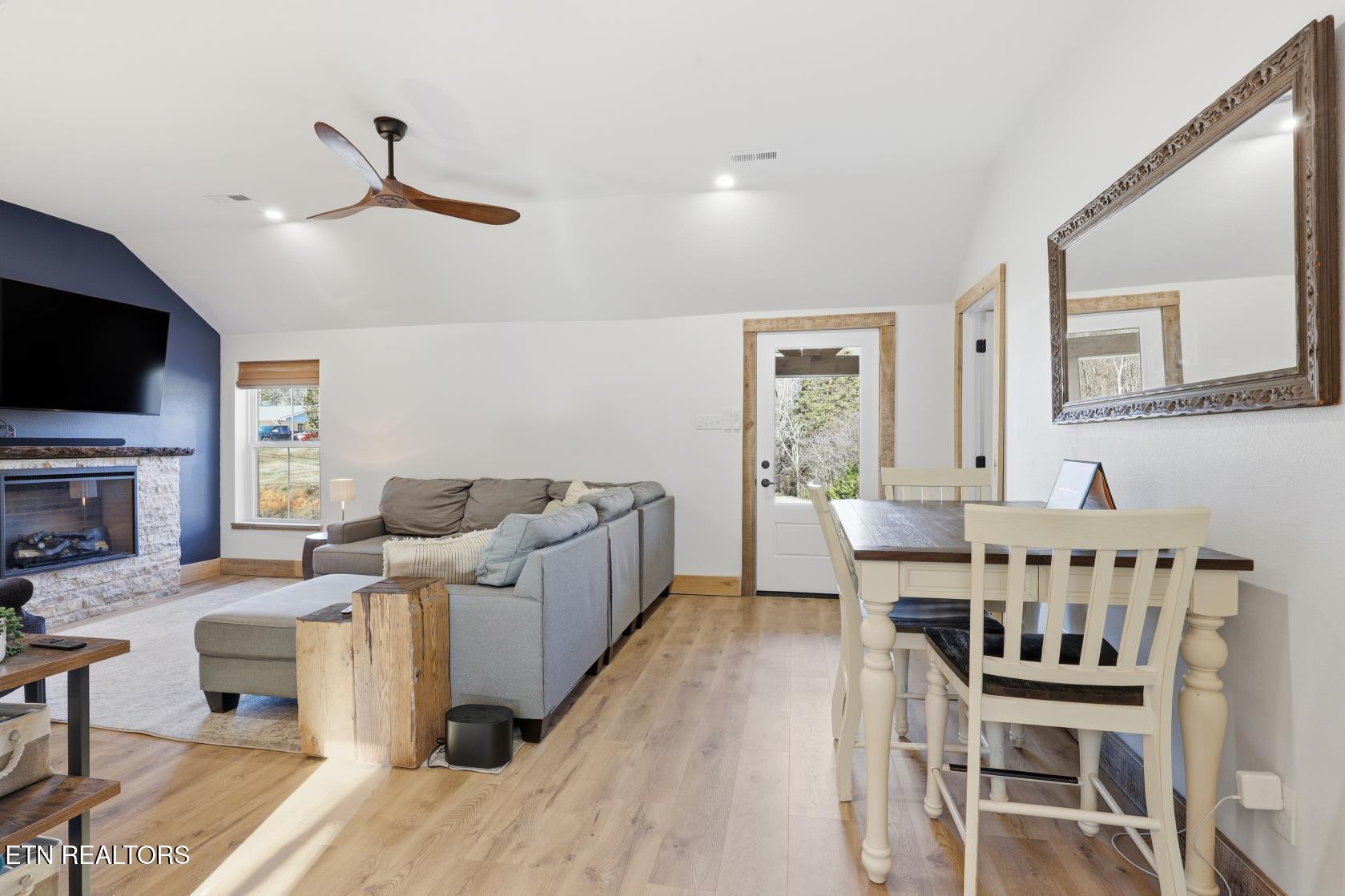 8523 Heiskell Road Powell, TN 37849 - Photo 10 of 28 010