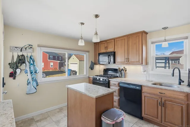 $289,900 | 43 Salem Road, Manchester, CT 06040