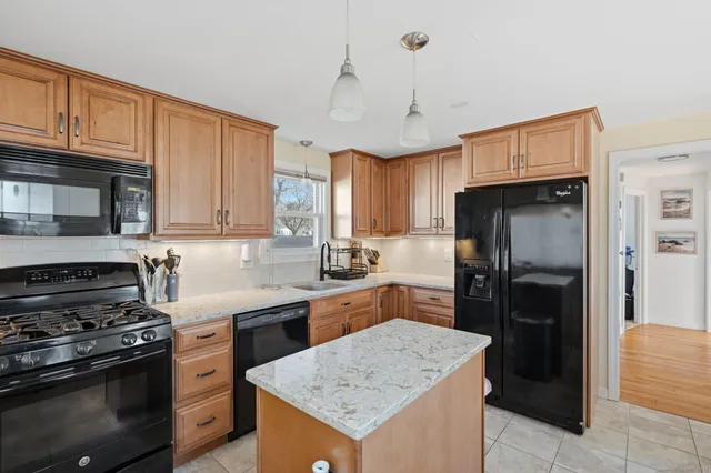 $289,900 | 43 Salem Road, Manchester, CT 06040