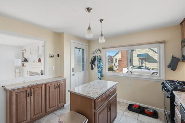 $289,900 | 43 Salem Road, Manchester, CT 06040