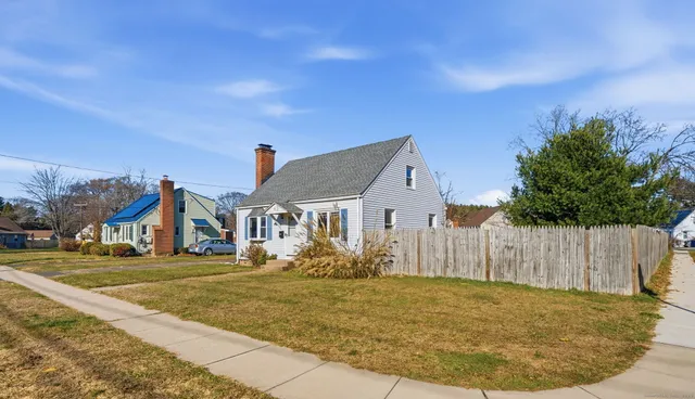 $289,900 | 43 Salem Road, Manchester, CT 06040