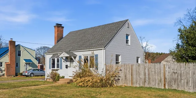 $289,900 | 43 Salem Road, Manchester, CT 06040