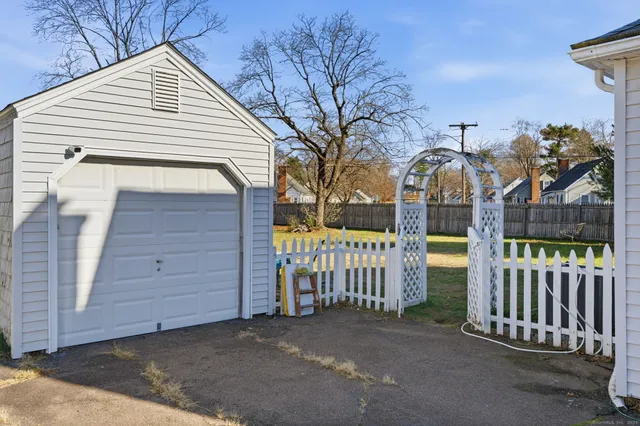 $289,900 | 43 Salem Road, Manchester, CT 06040