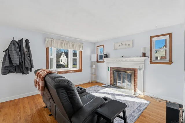 $289,900 | 43 Salem Road, Manchester, CT 06040