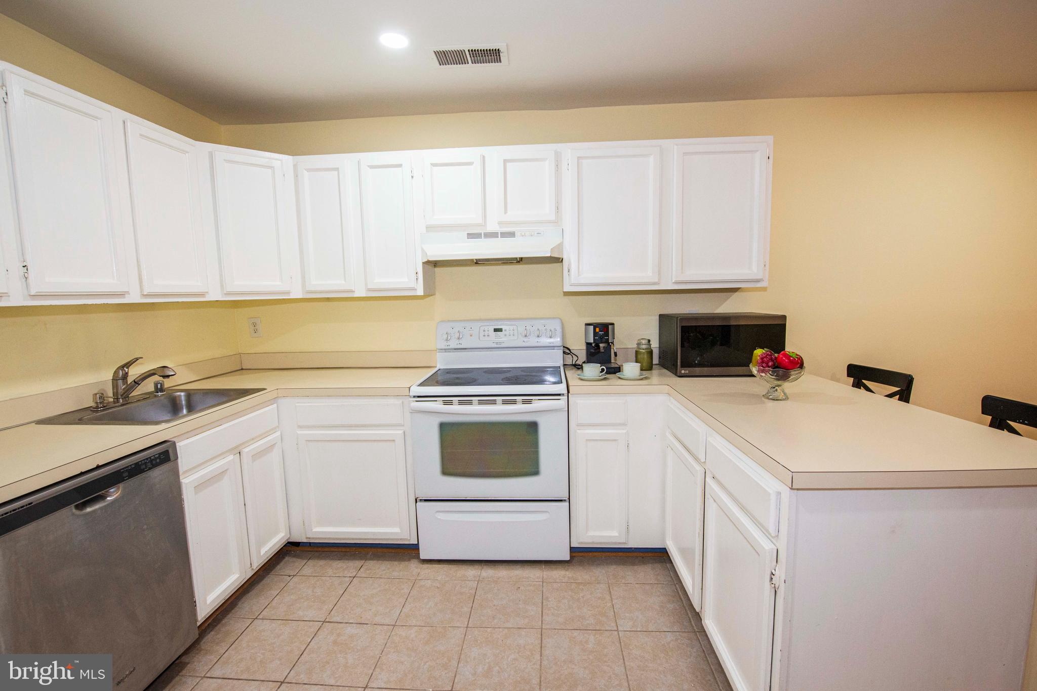 Kitchen with good counter space