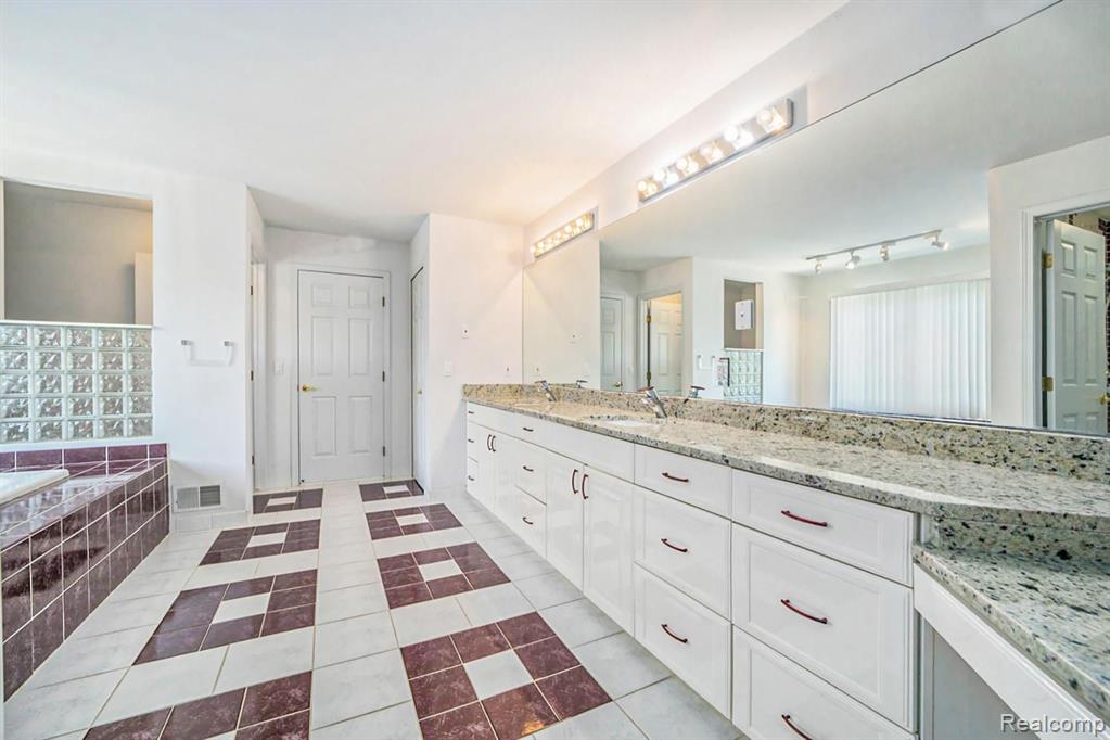 3584 Sleepy Fox Drive Rochester, MI 48309 - Photo 22 of 53