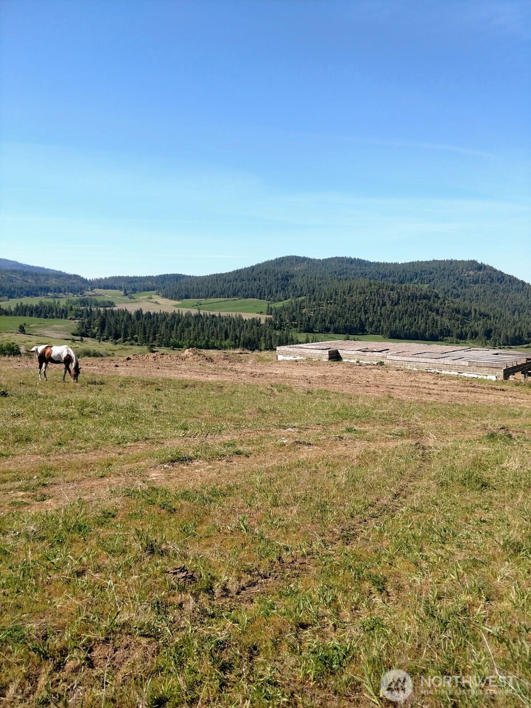 5787 B Fruitland Valley Road Fruitland, WA 99129 - Photo 13 of 14 a view of a lake with houses in the back