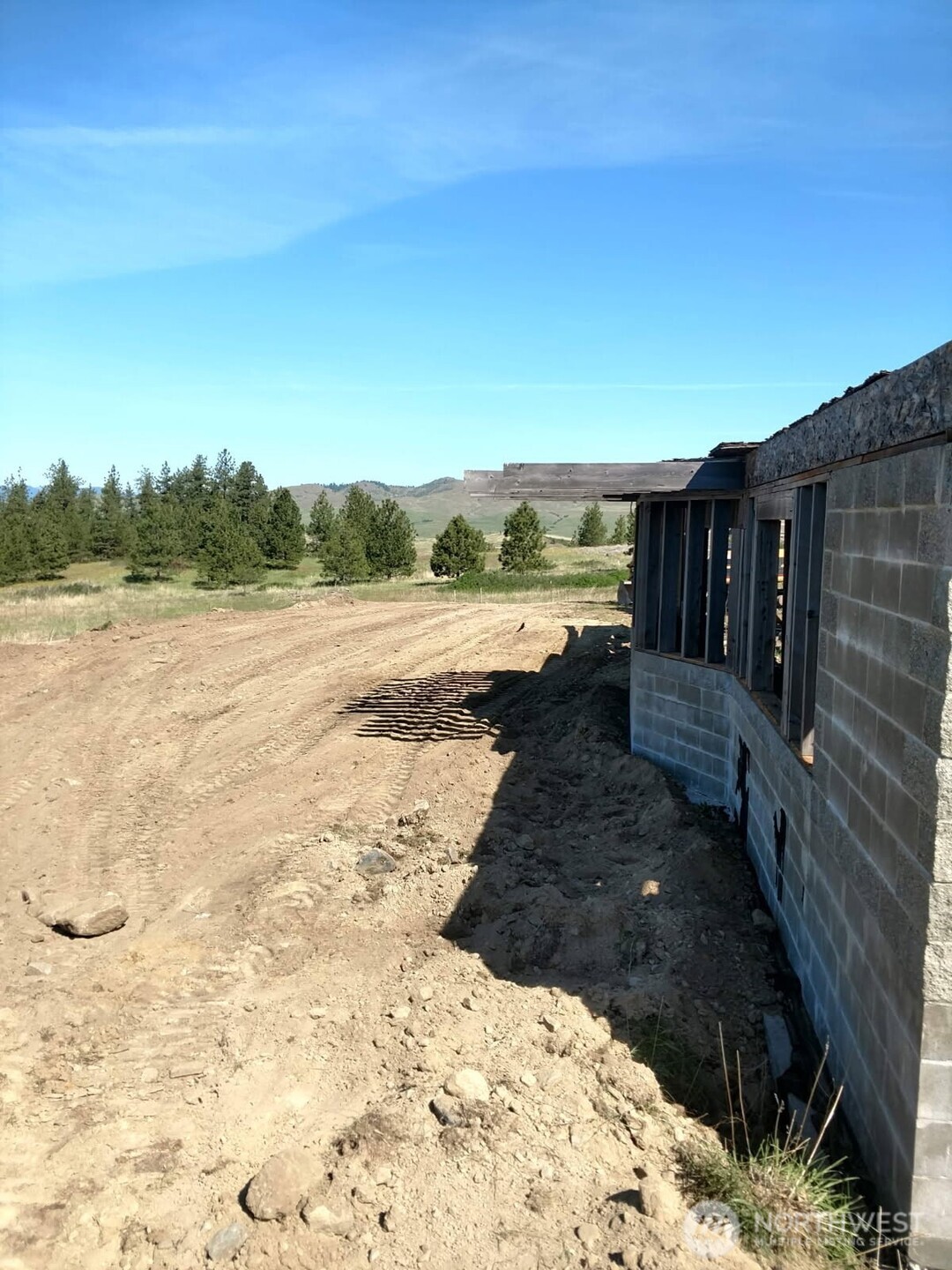 5787 B Fruitland Valley Road Fruitland, WA 99129 - Photo 6 of 14 a view of an ocean and beach