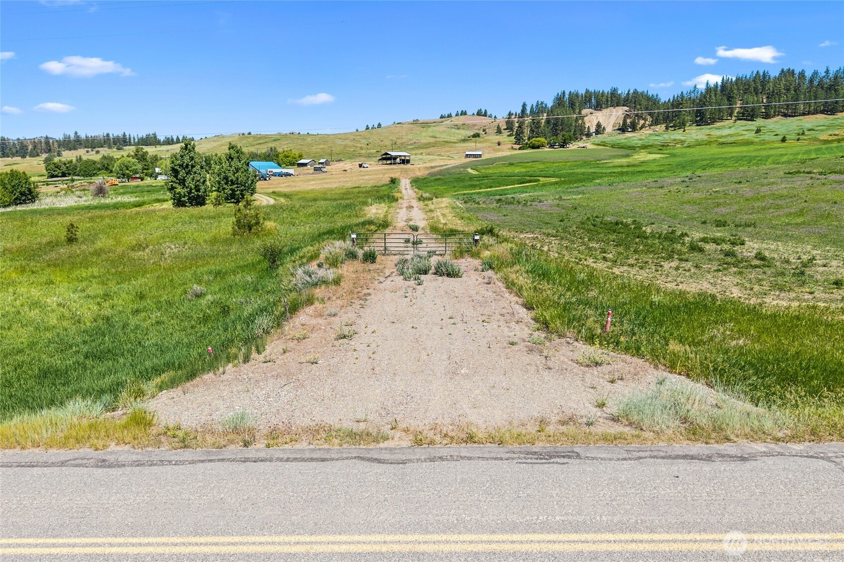 5787 B Fruitland Valley Road Fruitland, WA 99129 - Photo 9 of 14 a view of a road with an ocean view
