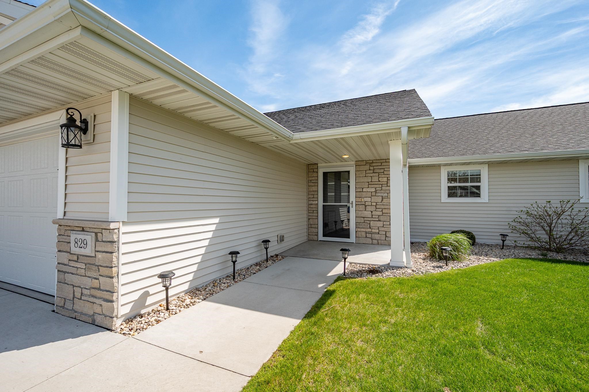 829 Sharon Lane Pulaski, WI 54162 - Photo 38 of 48