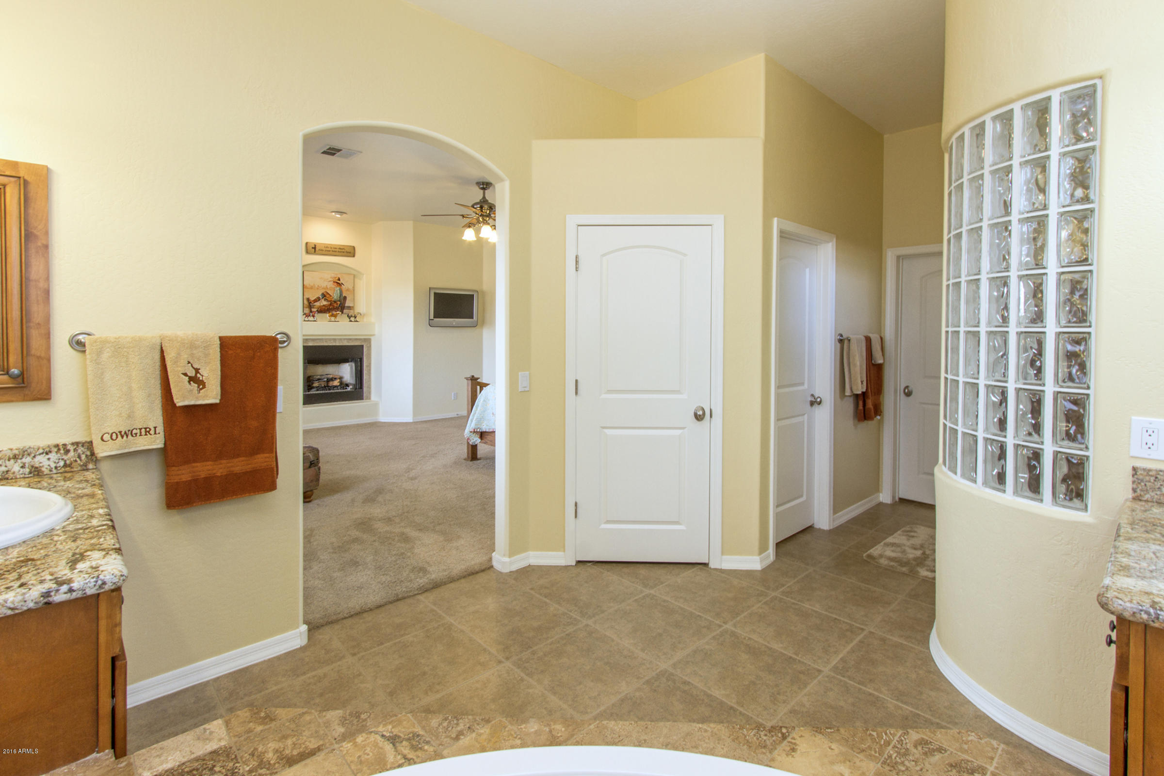 2347 East Carlise Road Phoenix, AZ 85086 - Photo 12 of 53 MasterBathRm_2381