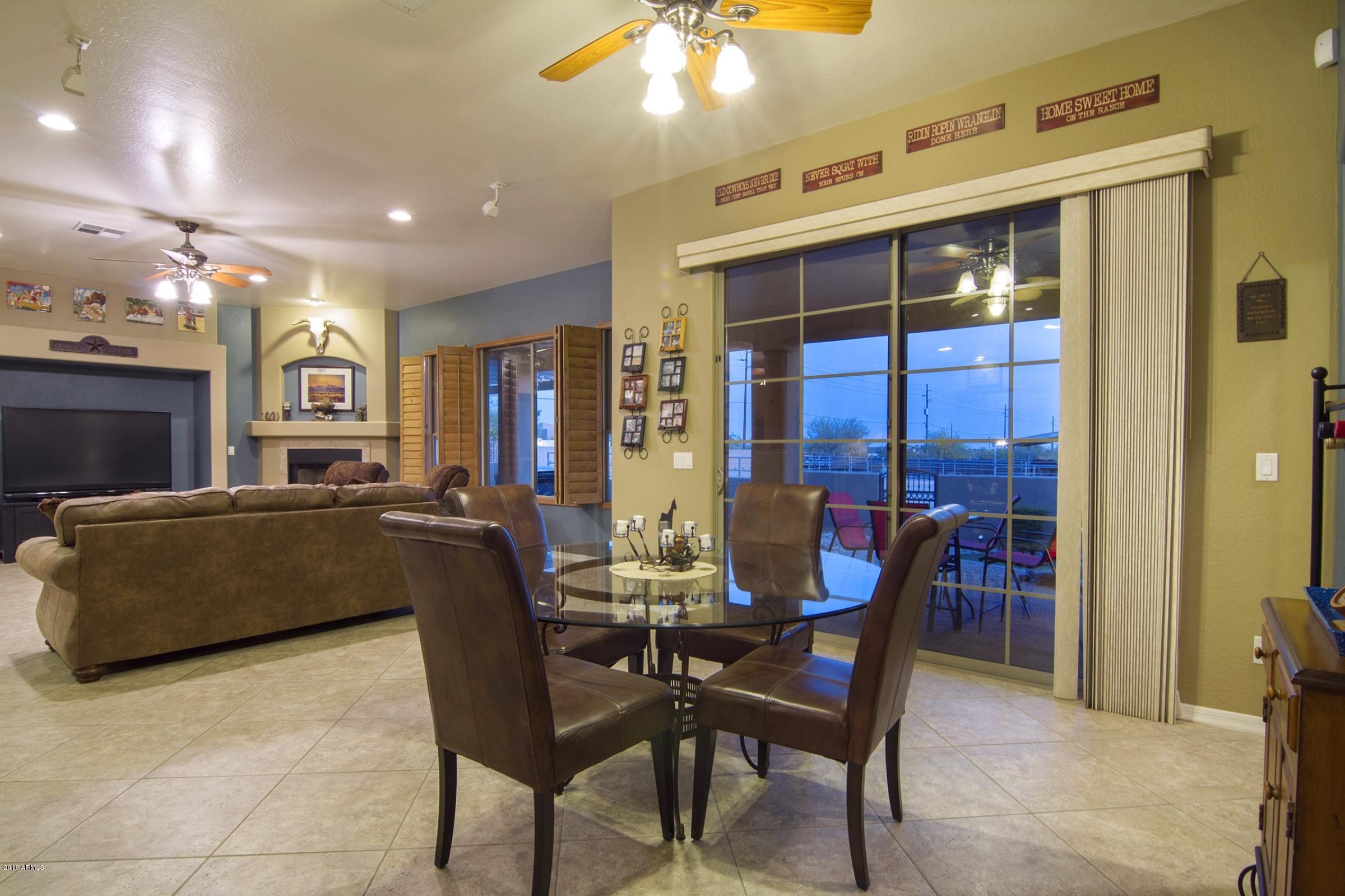 2347 East Carlise Road Phoenix, AZ 85086 - Photo 20 of 53 DiningRoom_0452