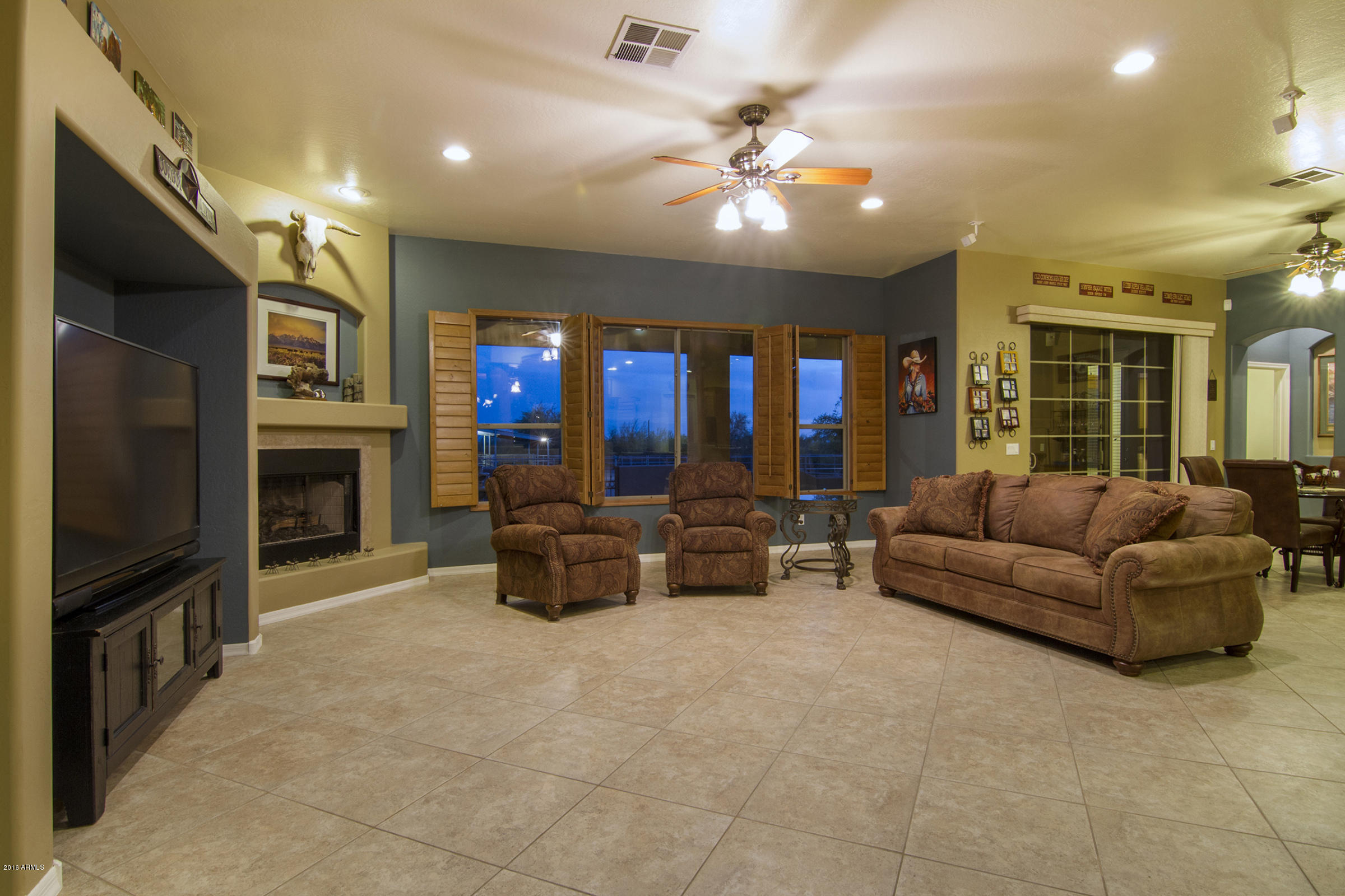 2347 East Carlise Road Phoenix, AZ 85086 - Photo 36 of 53 LivingRoom_0481