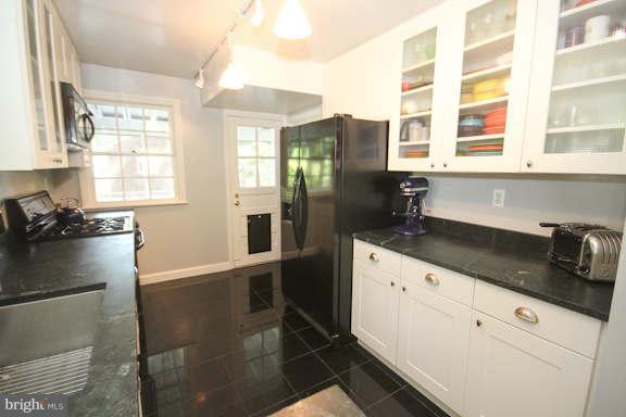 9007 Eton Road Silver Spring, MD 20901 - Photo 11 of 30 Kitchen