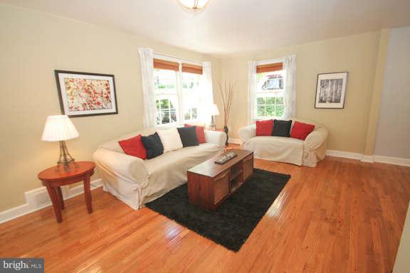9007 Eton Road Silver Spring, MD 20901 - Photo 4 of 30 Living Room